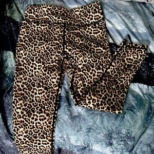 Zyia leopard scrunchy butt leggings - Sz 12
